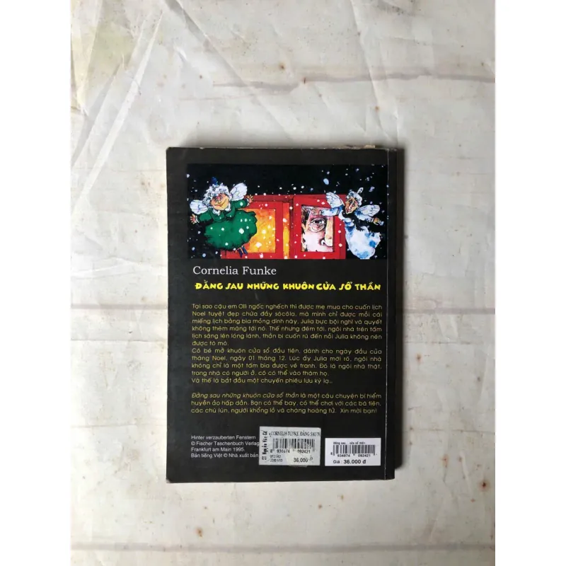 Đằng Sau Những Khuôn Cửa Sổ Thần - Cornelia Funke 800224