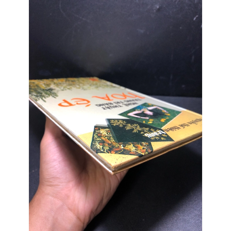 Nghệ thuật trang trí bằng hoa ép (bìa cứng) năm 1999 mới 80% ố HCM.TDTD1212 923456