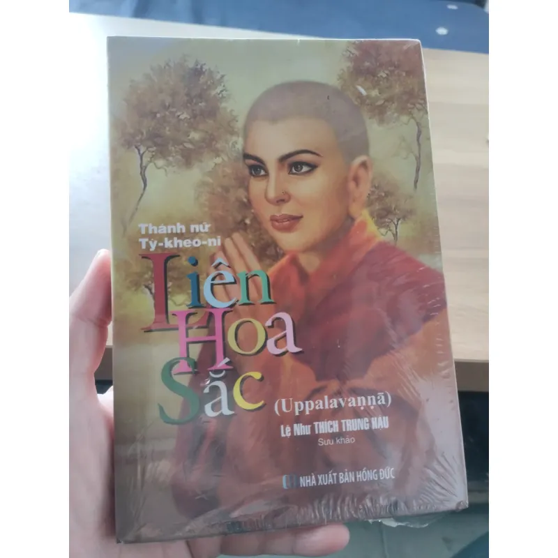 cuốn sách về Phật giáo. 
Tên sách: "Thánh nữ Tỳ-kheo-ni Liên Hoa Sắc" (Uppalavaṇṇā).
 961596