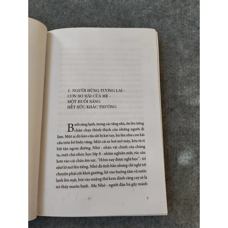 CHIẾC VÒNG ĐỒNG ĐEN - PHAN HỒN NHIÊN 719992