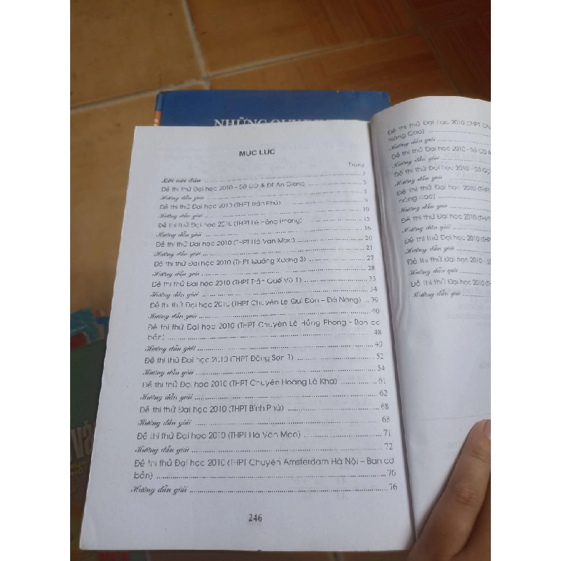 Tuyển tập và giải đề thi Hb88 com tải ứng dụng, cao đẳng ở một số địa phương theo cấu trúc của bộ giáo dục và đào tạo môn toán - Trương Quốc Đạt 2011 (Sách giáo khoa - giáo trình) VAVO-AK4ST1 1055669