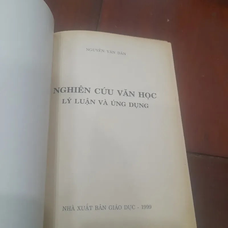 Nghiên cứu Văn học - LÝ LUẬN và ỨNG DỤNG 689546