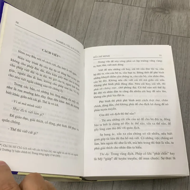 Nghiên cứu lý luận phê bình văn học nghệ an thế kỷ xx. 10b2 1026328