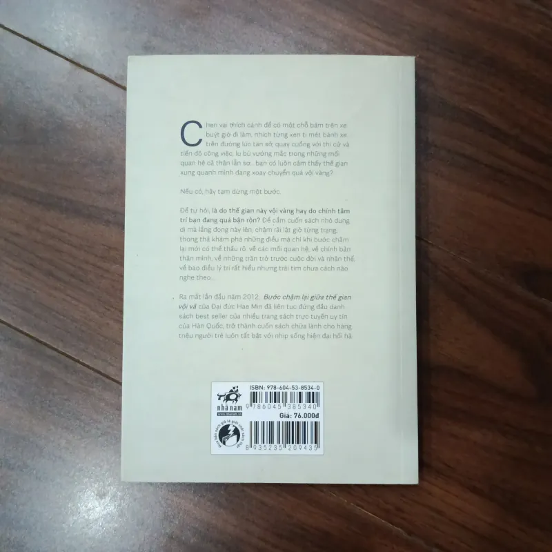 Bước chậm lại giữa thế gian vội vã  966482