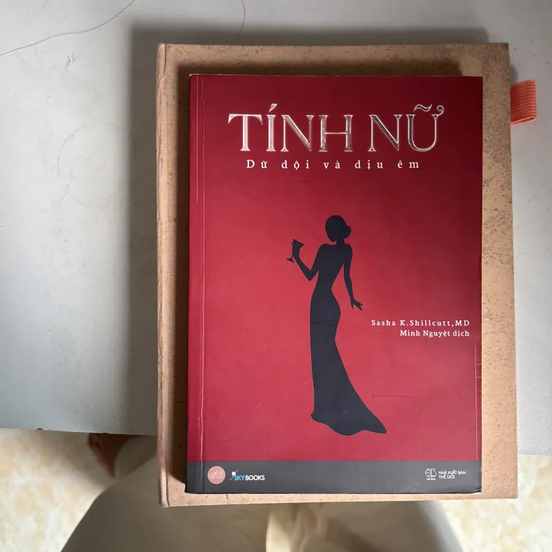 Tính nữ dữ dội và dịu êm 991609