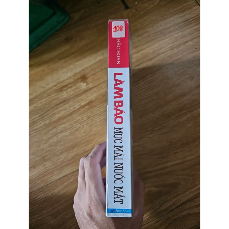 Làm báo mực mài nước mắt
 675325