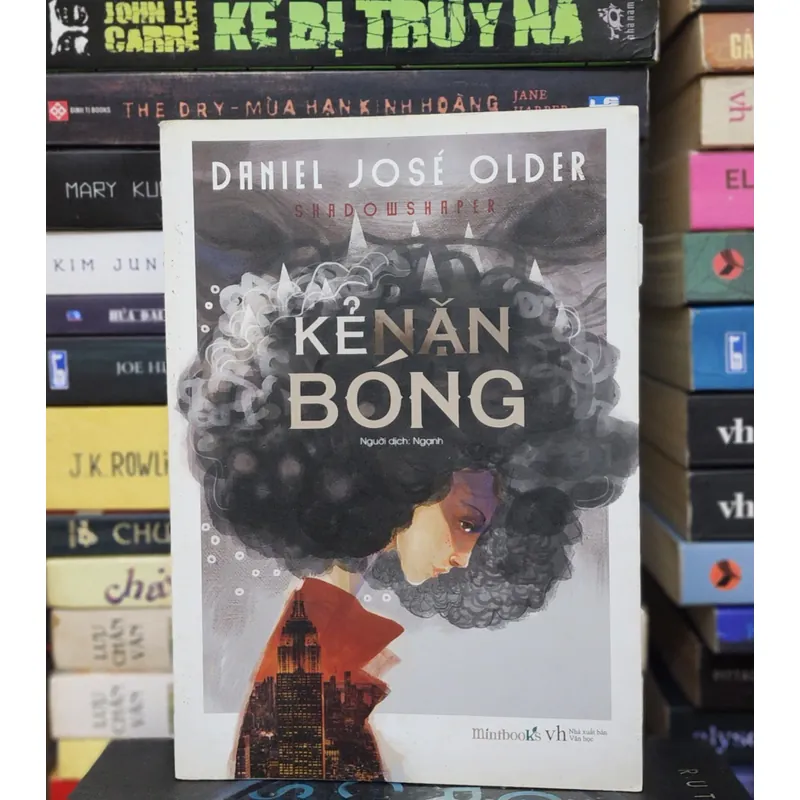 Tiểu thuyết Kẻ nặn bóng - Daniel José Older 719329