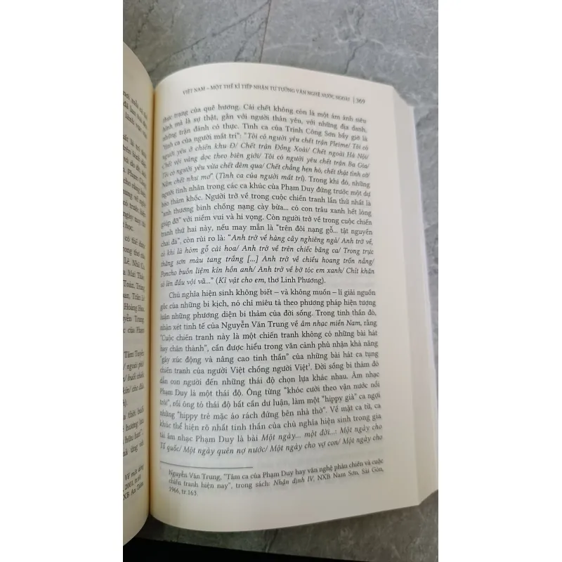 VIỆT NAM MỘT THẾ KỈ TIẾP NHẬN TƯ TƯỞNG VĂN NGHỆ NƯỚC NGOÀI - LÃ NGUYÊN 789744