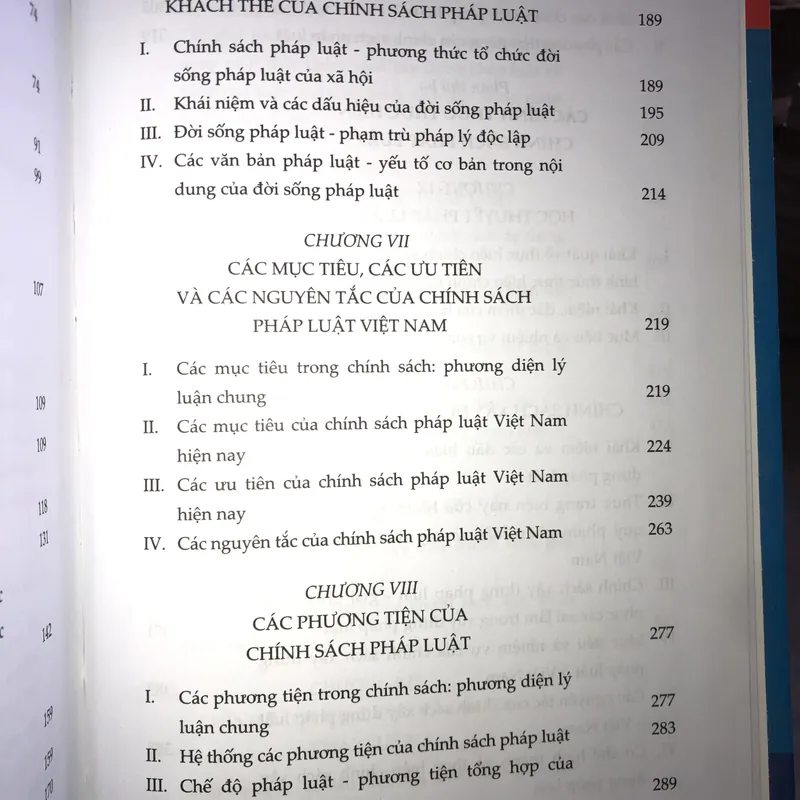 Chính sách pháp luật - Những vấn đề lý luận và thực tiễn 704325