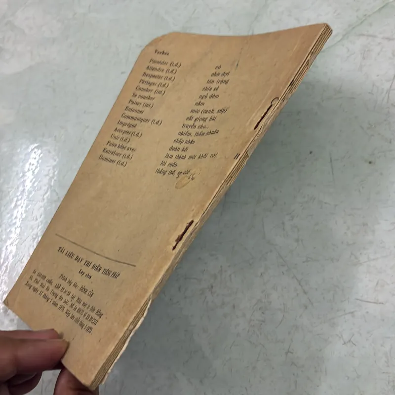 Tài liệu dạy thí điểm Tiếng Pháp 9 - 1975s 1005194