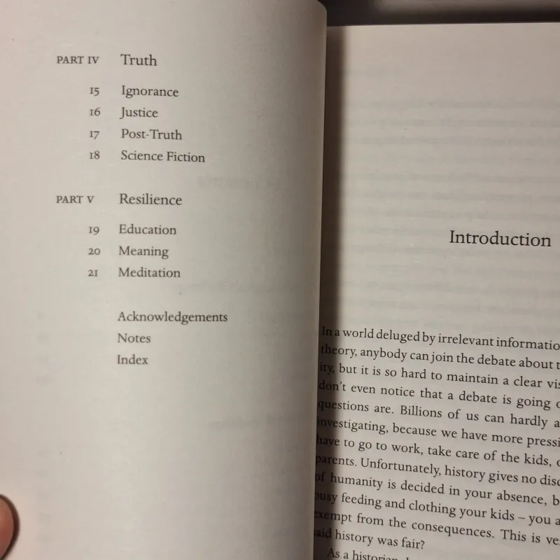 Yuval Noah Harari - Sapiens: A Brief History of Humankind (Vintage) 933933