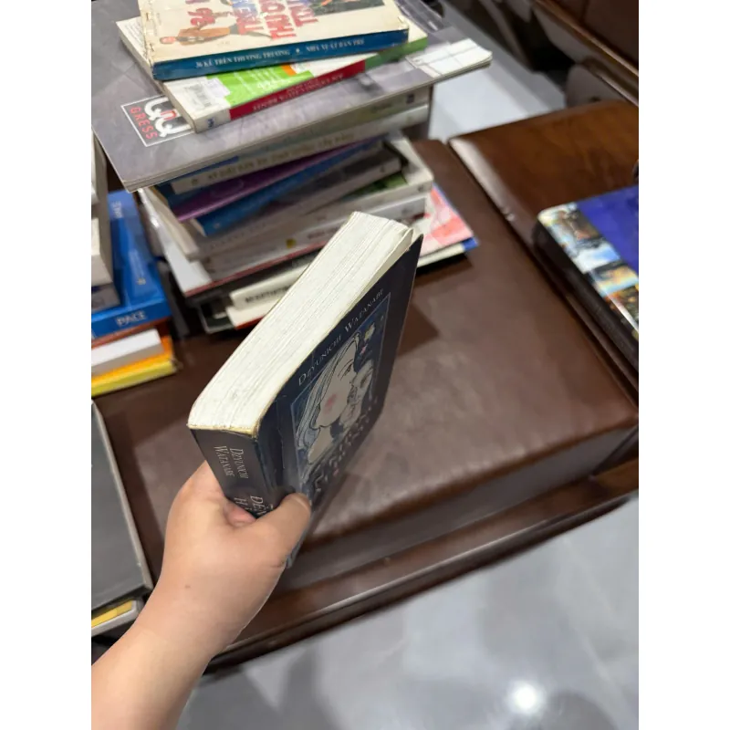 ĐÈN KHÔNG HẮT BÓNG – DZYUNICHI WATANABE- K3 1012965