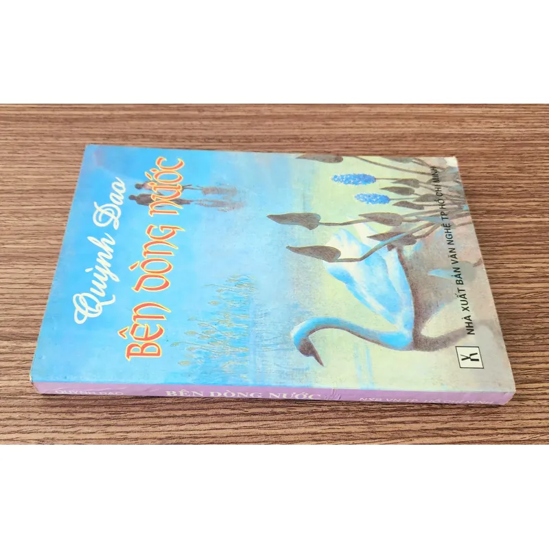 Tiểu thuyết BÊN DÒNG NƯỚC (Quỳnh Dao) - 323 trang 778224