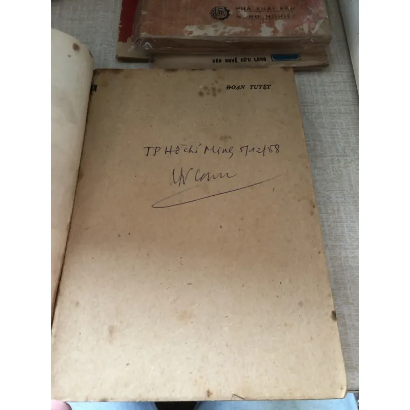 Tiểu thuyết Đoạn tuyệt-Nhất Linh trong lực lượng văn đoàn 960301