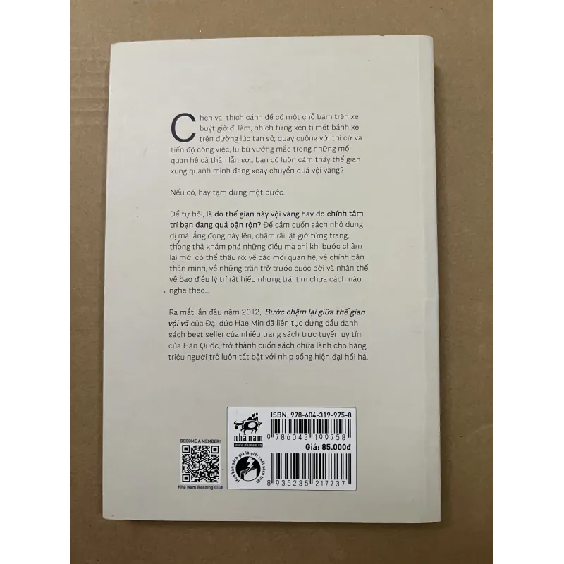 Bước chậm lại giữa các thế gian vội 1002515