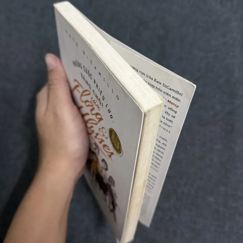 Những cuộc phiêu lưu sáng chói của Flora và Ulysses - Kate DiCamillo 761035