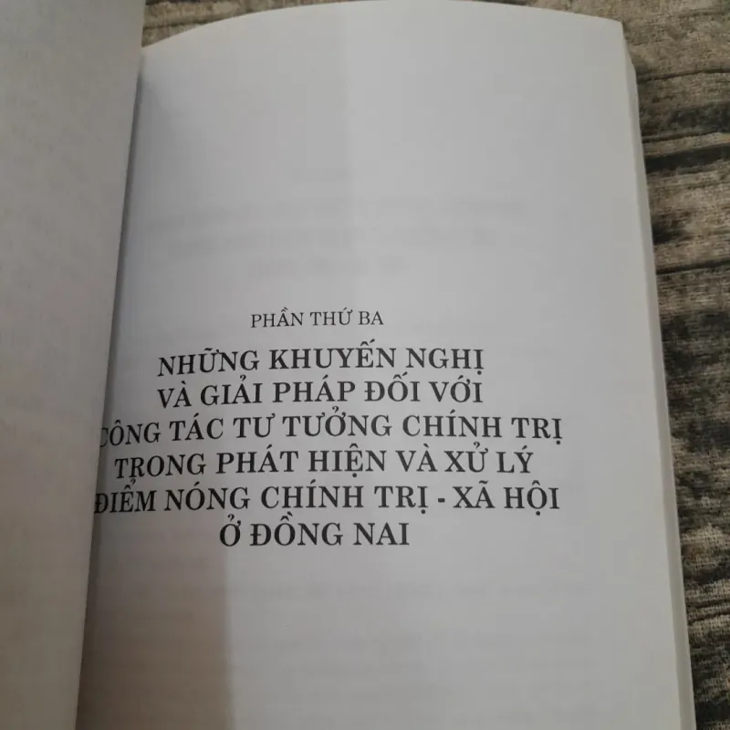 Sách khảo cứu- Công tác tư tưởng trong phát hiện và XL Các điểm nóng tỉnh Đồng Nai 763523