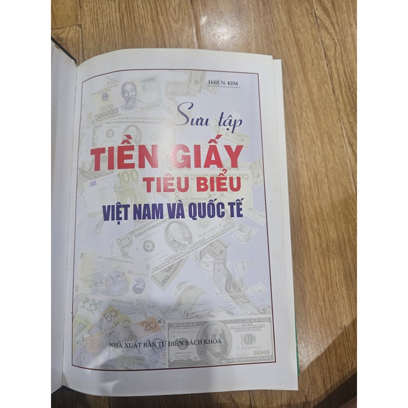 sưu tập tiền giấy tiêu biểu việt nam và quốc tế (bìa cứng,  in 1000q năm 2009)
400k 452615
