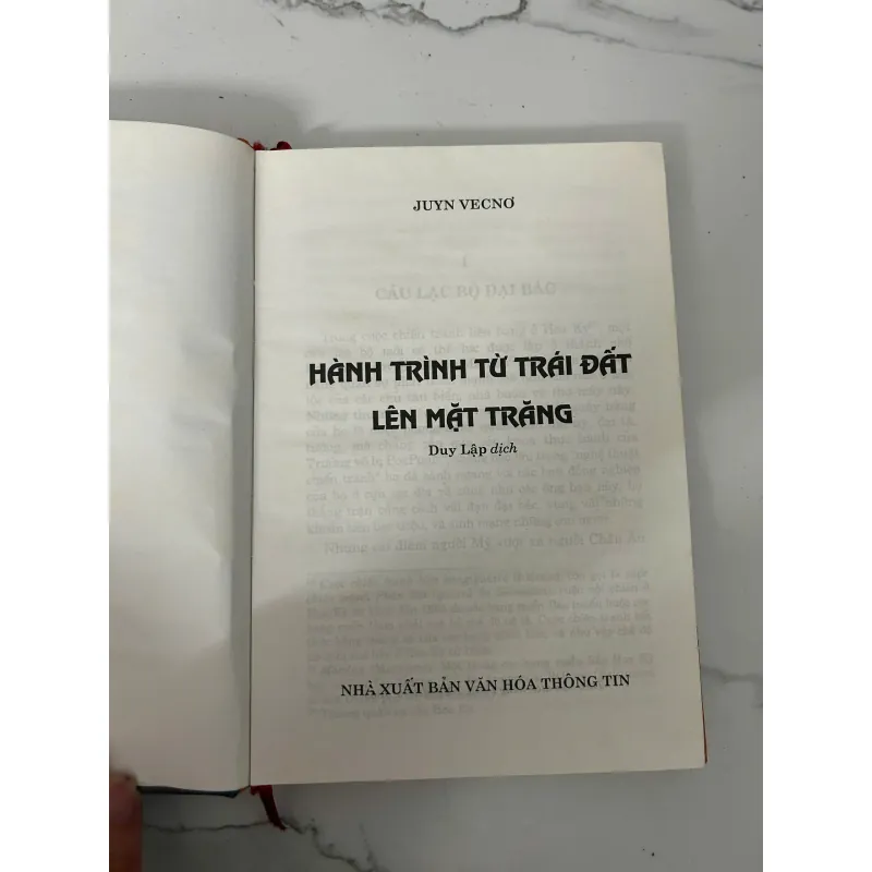 Hành trình từ Trái Đất lên Mặt Trăng - Jules Verne 781142