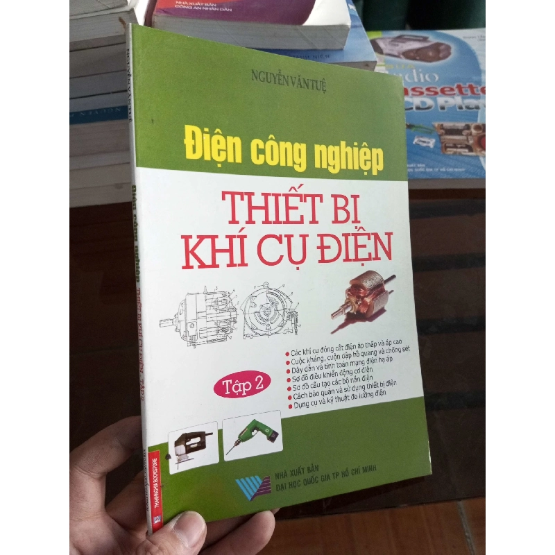 (Sách cũ SCGR) Điện công nghiệp thiết bị khí cụ điện - Văn Tuệ 2010 VAVO-A2 Blogmeo090426 1016389