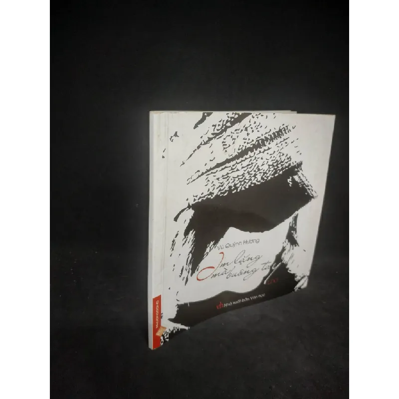 [Sách Cũ SCGR] Im lặng mà buông tay thơ Vũ Quỳnh Hương mới 80% HCM0203 681396