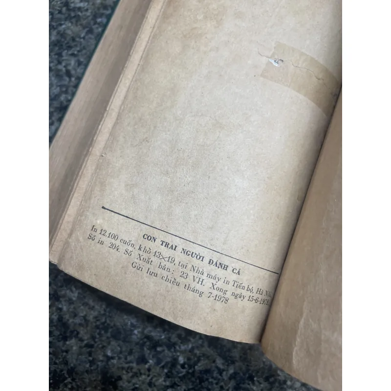 Con trai người đánh cá Vi Lít La Xích đóng bìa da xb 1978 715504