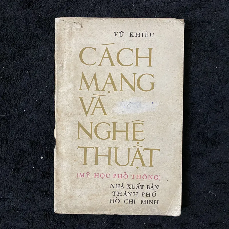 Cach mạng và nghệ thuật- chữ ký Vũ Khiêu 1004223