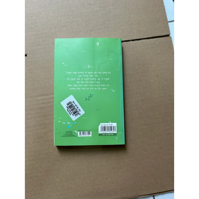 Phải lòng với cô đơn (sách ướt góc trên phía sau nhẹ) 977048