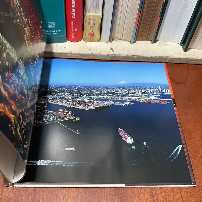 [Sách Tiếng Anh, Bìa Cứng, Khổ Lớn, In Màu] - II SCENERY OF YOKOHAMA - HIDEO MORI 798044