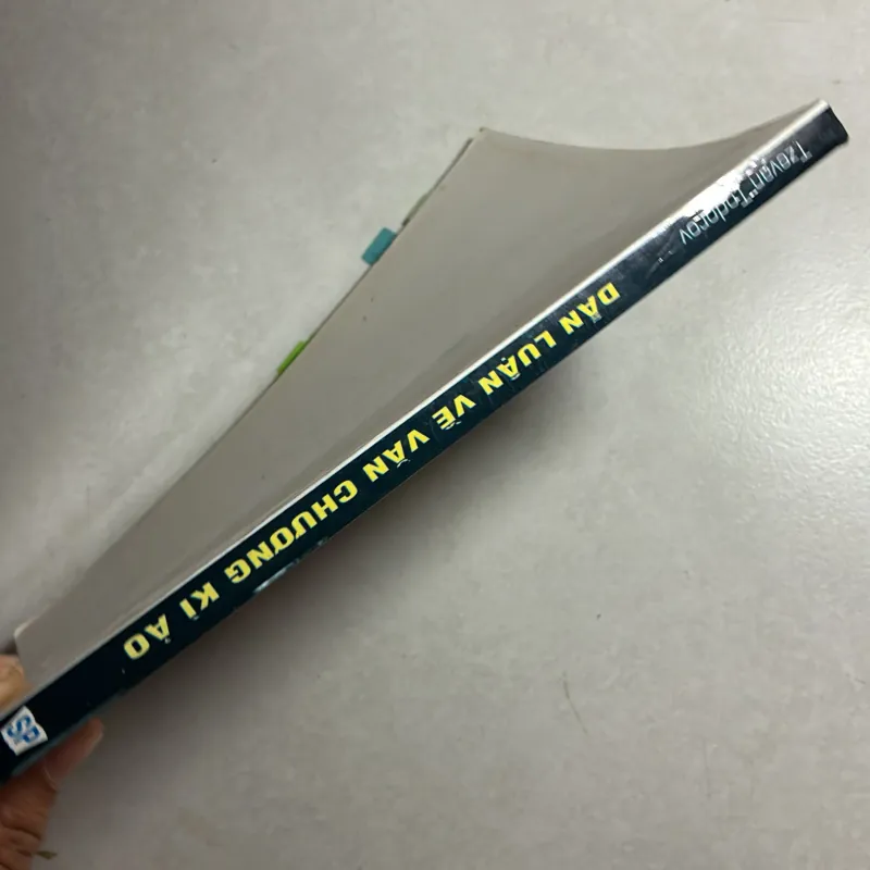 Dẫn luận về văn chương kì ảo - Tzevan Todorov 800273