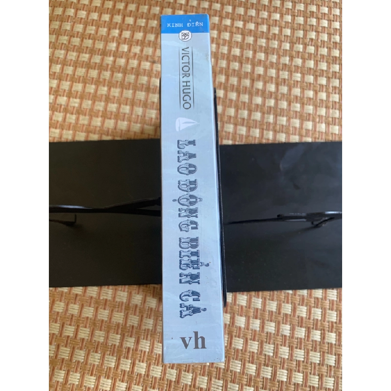 Lao Động Biển Cả (sách mới còn seal 90% năm xb 2015) Victo HuGo STB2905 Văn Học 351604