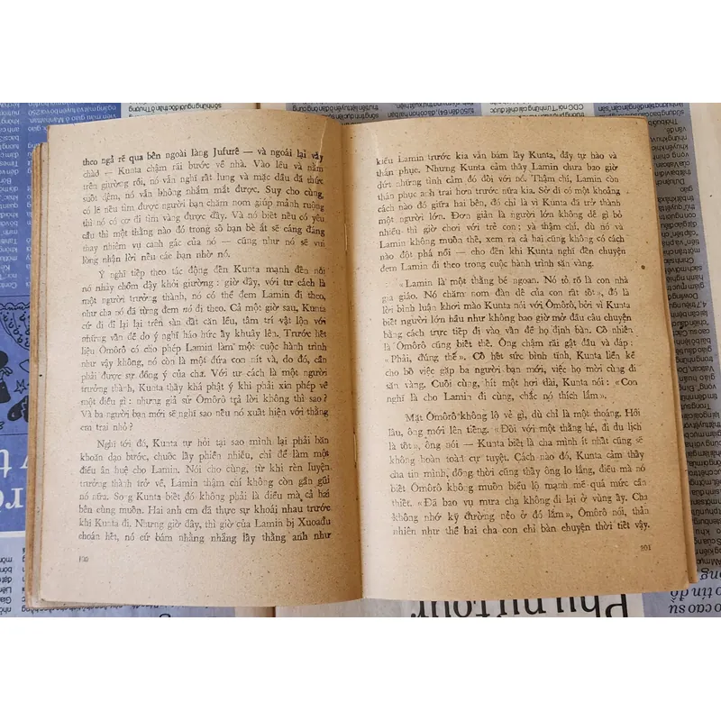 Trọn bộ 2 tập văn học kinh điển Cội Rễ của Alex Haley 702997