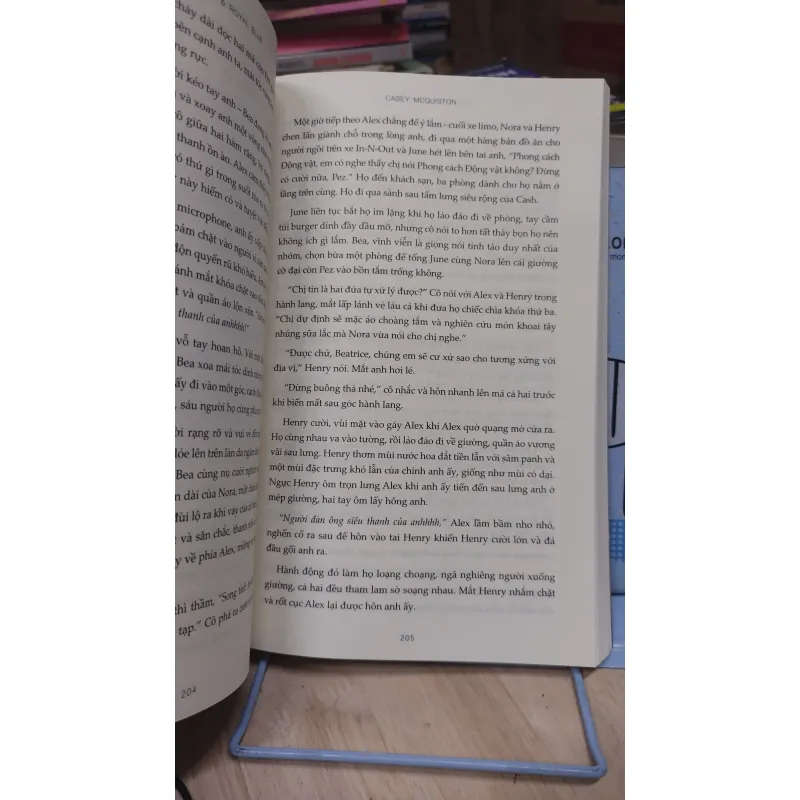 Sách: Red white & Royal Blue - TG: Casey McQuiston (B3) 1027092