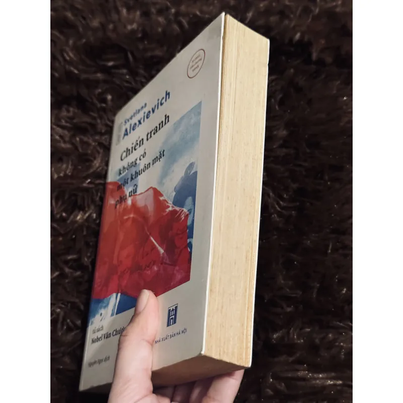 Chiến tranh không có một khuôn mặt phụ nữ (bản in đầu) 721052