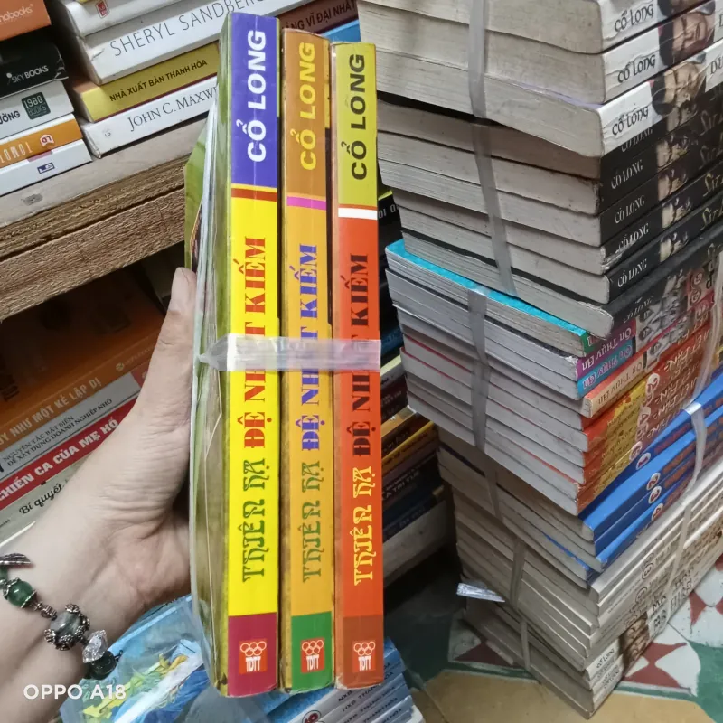 Thiên Hạ Đệ Nhất Kiếm - Cổ Long  1026456