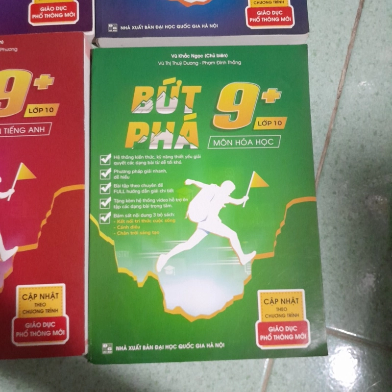 Sách bứt phá 9+ Lớp 10  494237