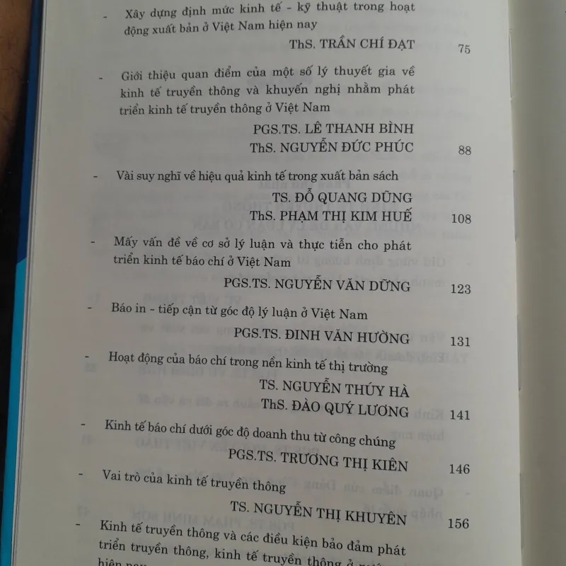 KINH TẾ TRUYỀN THÔNG LÝ LUẬN THỰC TIỄN VÀ KINH NGHIỆM 761489