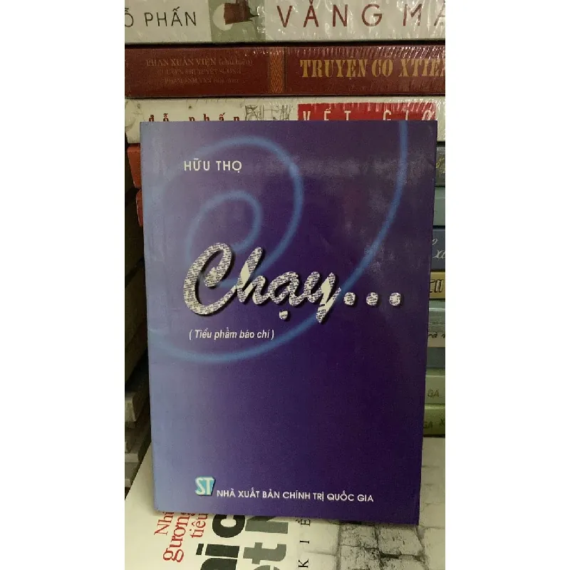 Chạy- Tiểu phẩm báo chí Hữu Thọ-NXB Chính Trị QG 2004- Sách chất lượng còn tốt STB1130 Blogmeo 27525 587767