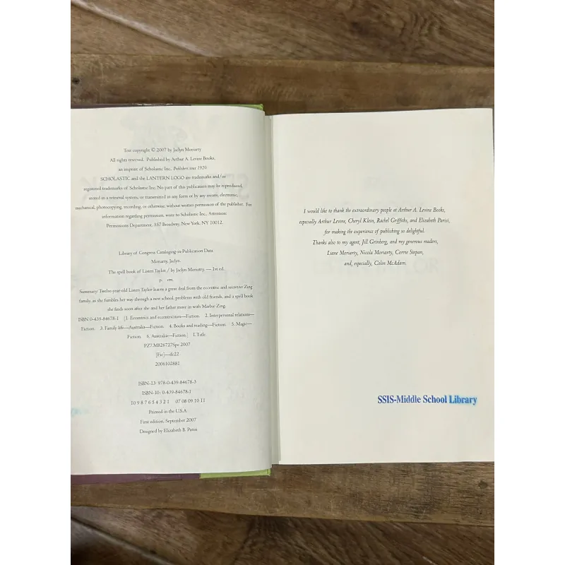 The Spell Book of Listen Taylor - Jaclyn Moriarty 752870