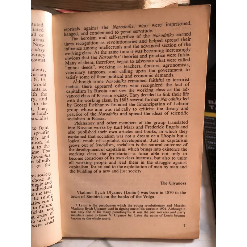 V.I.Lenin: Pages from a life  of struggle - Yuri Aksyutin 1041131