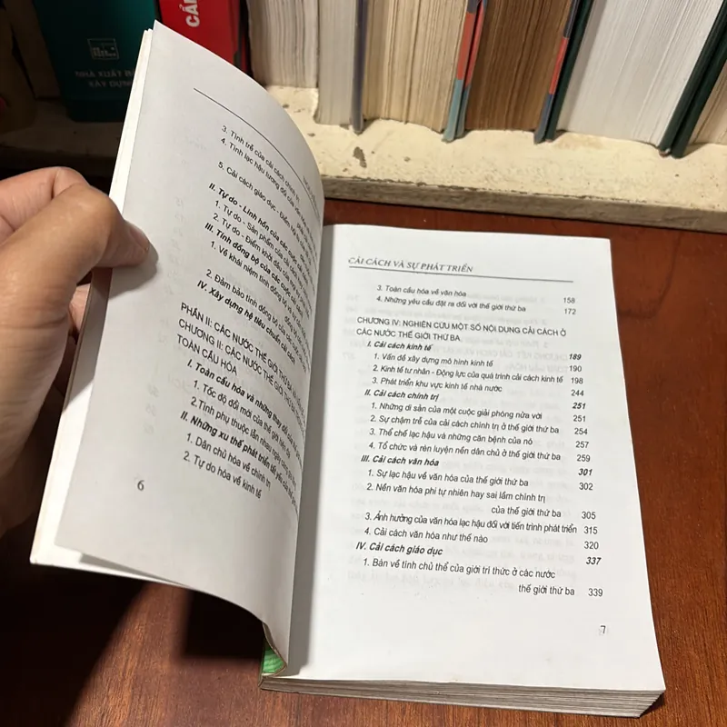 II Tựa Sách: Suy Tưởng & Cải Cách Và Sự Phát Triển - Nguyễn Trần Bạt - 2005 720580