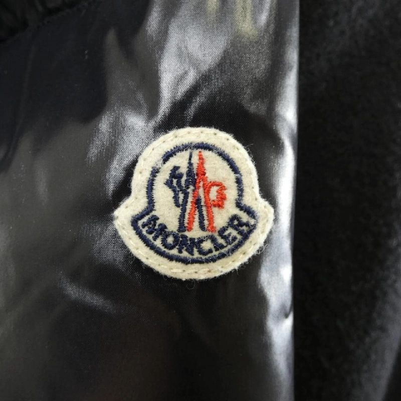 Moncler MONCLER 20930081885 A0064 Áo khoác lông - Hàng hiệu Chính hãng 821907