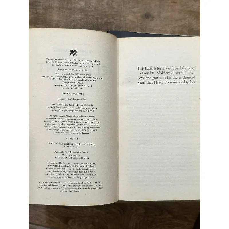 Combo Sách Wilbur Smith - Elephant Song/Golden Lion 736278