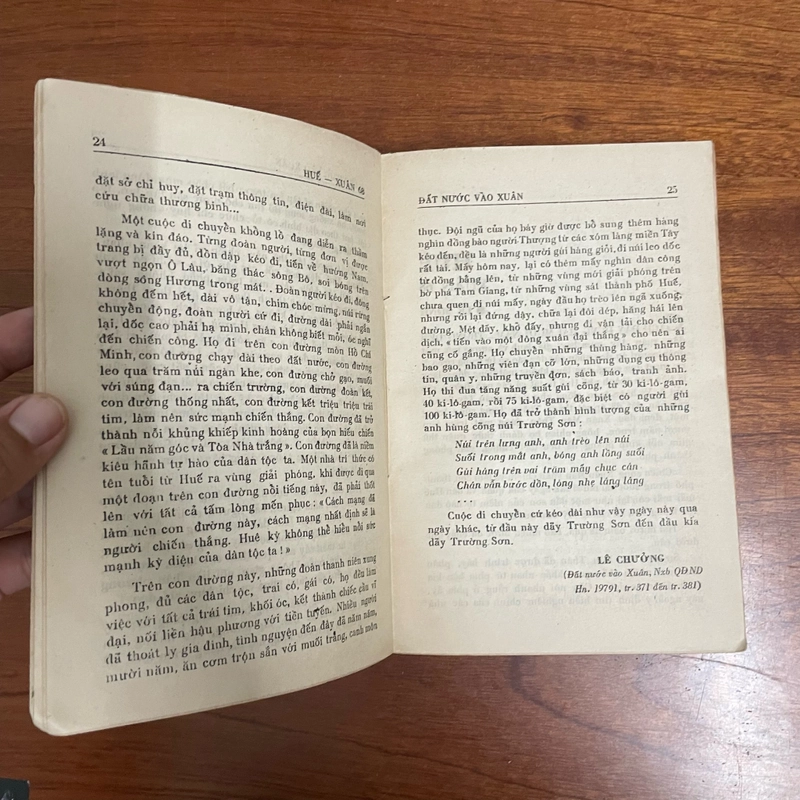 II Sách Lịch Sử: Huế _ Xuân 68 - Thành Uỷ Huế - 1988 475549