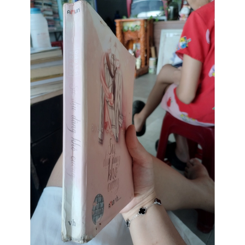 cuốn tiểu thuyết ngôn tình "Sự Dịu Dàng Khó Cưỡng" của tác giả Diệp Lạc Vô Tâm. 
 525221