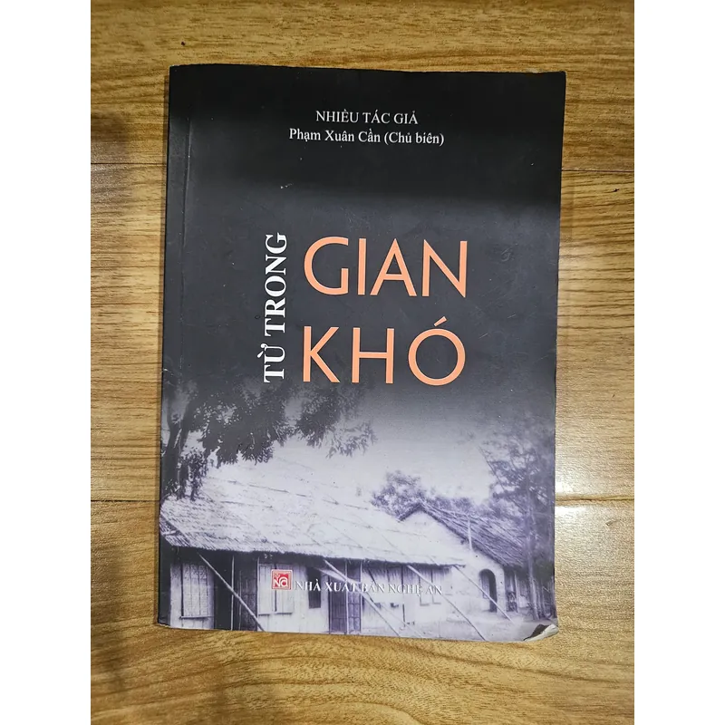 Từ trong gian khó 
 694576