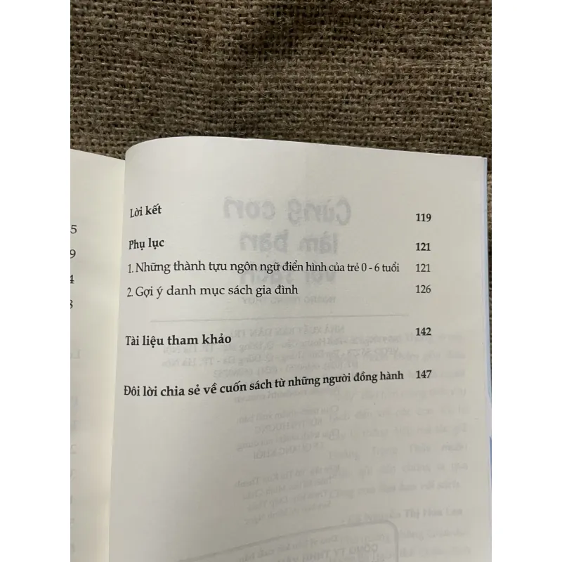 Cùng con làm bạn với sách - Hoàng Trọng Thủy 933267