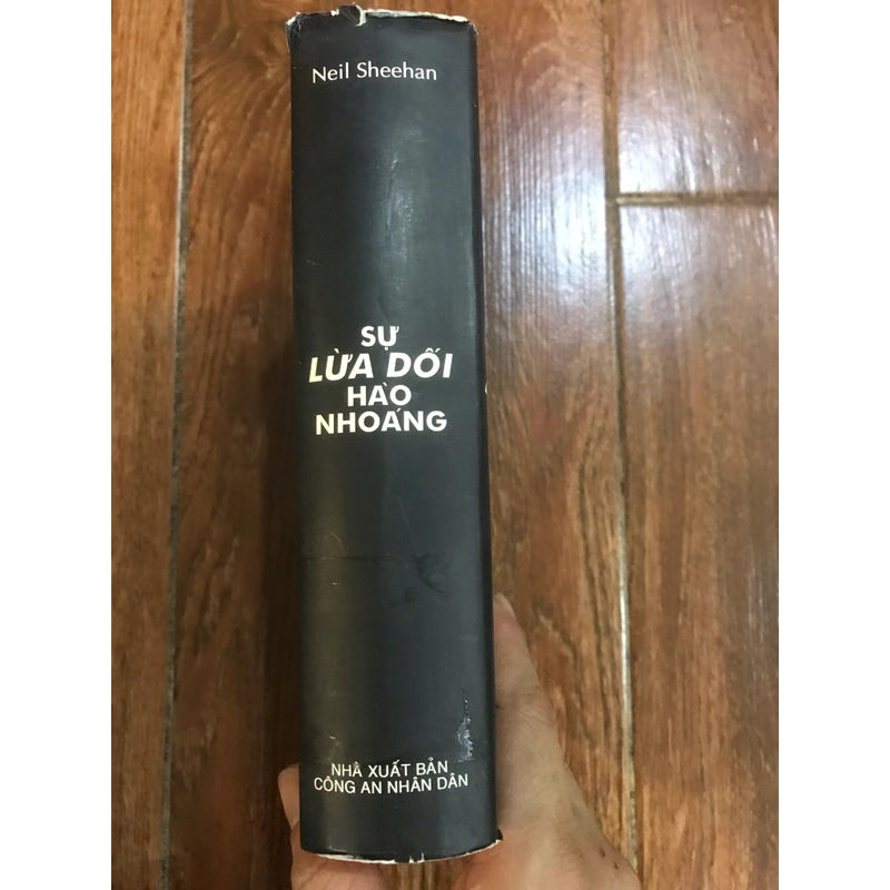  LỪA DỐI HÀO NHOÁNG - Neil Sheehan (b) 444733
