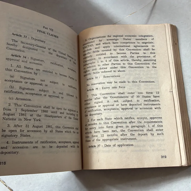 Các nhà doanh nghiệp cần biết về xuất nhập khẩu (2 cuốn) 739391