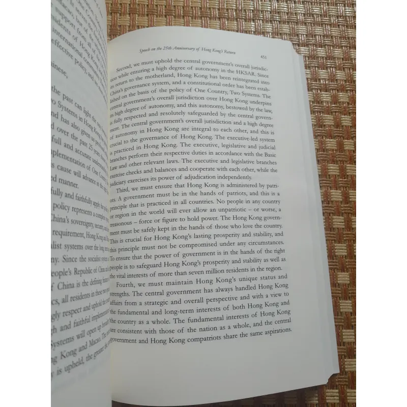 TẬP CẬN BÌNH VỀ QUẢN LÝ TRUNG QUỐC (tập 5 tiếng Anh) 752497